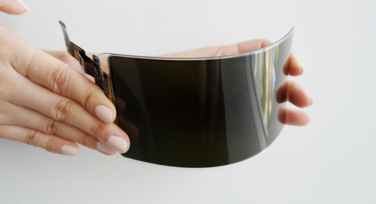 Samsung desenvolve tela OLED flexível e inquebrável
