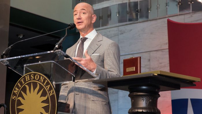 Jeff Bezos, da Amazon, faz investimento milionário em fintech do Brasil