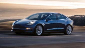 Tesla oferece Model 3 para quem conseguir hackear carro