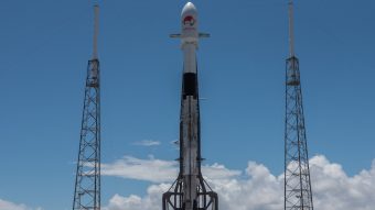 SpaceX relança versão final do Falcon 9 pela primeira vez
