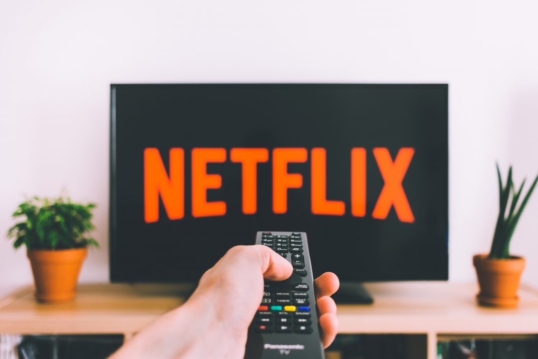 Netflix atualiza app para TVs com opção para remover conteúdos do Continue Assistindo (Imagem: Reprodução/Pexels)