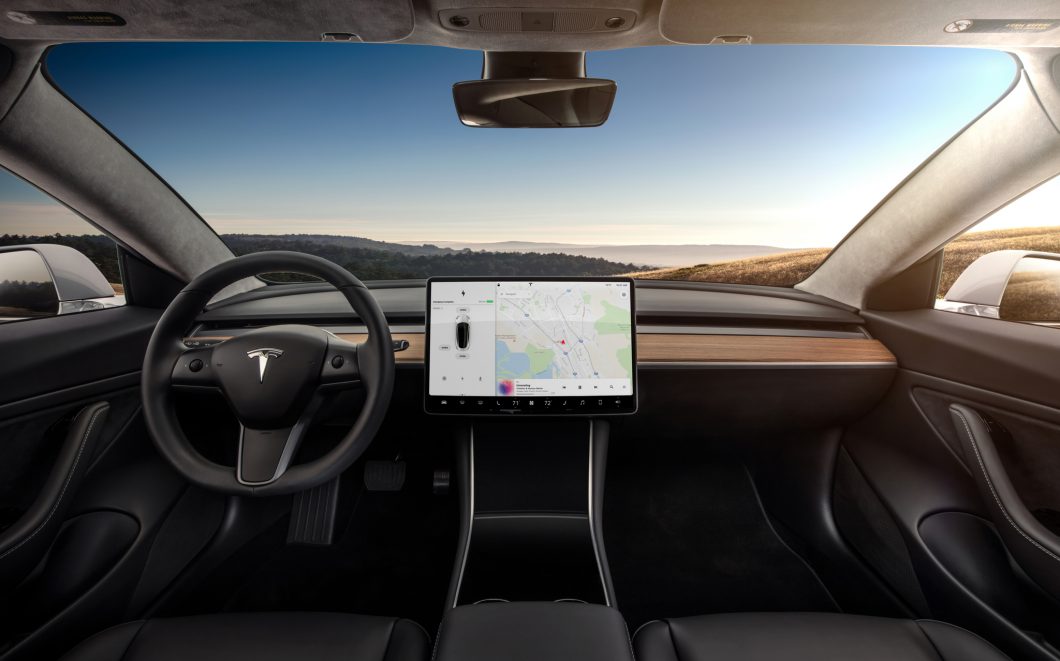 Interior de carro da Tesla (Imagem: Divulgação)