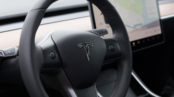 Elon Musk quer fechar o capital da Tesla para um fundo da Arábia Saudita