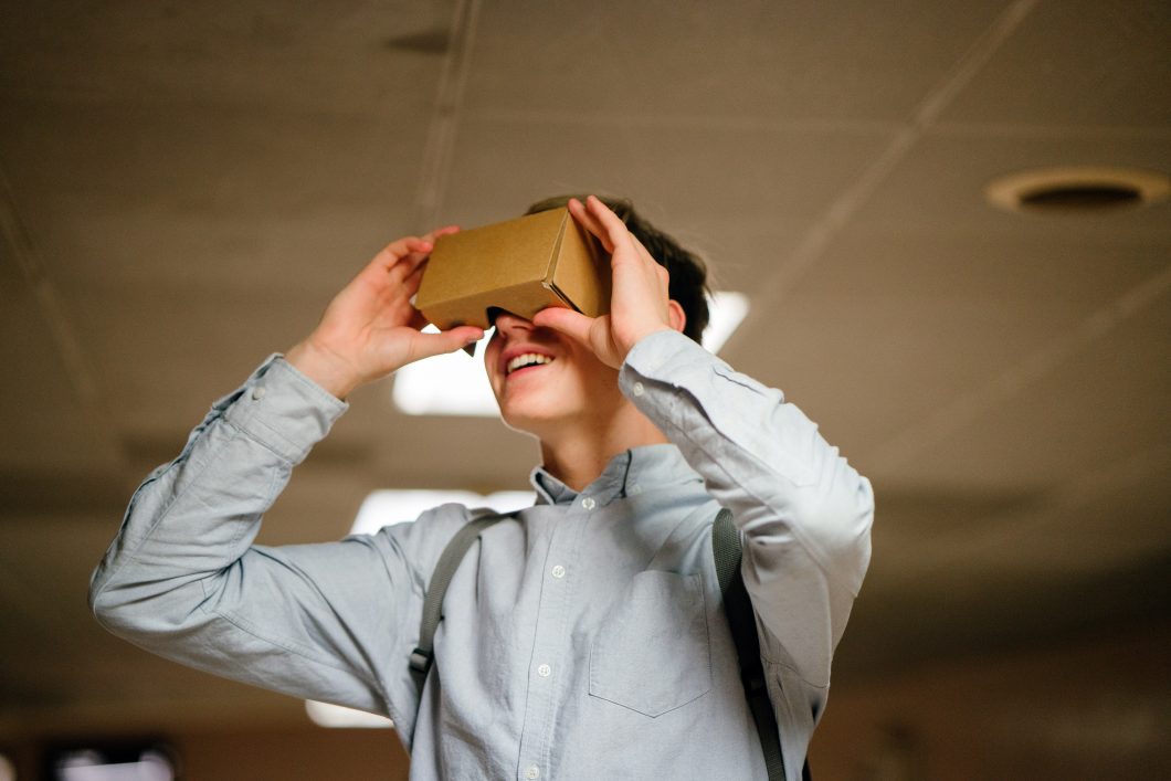Experimente o Metaverso: Realidade Virtual ao Alcance dos Fsicos