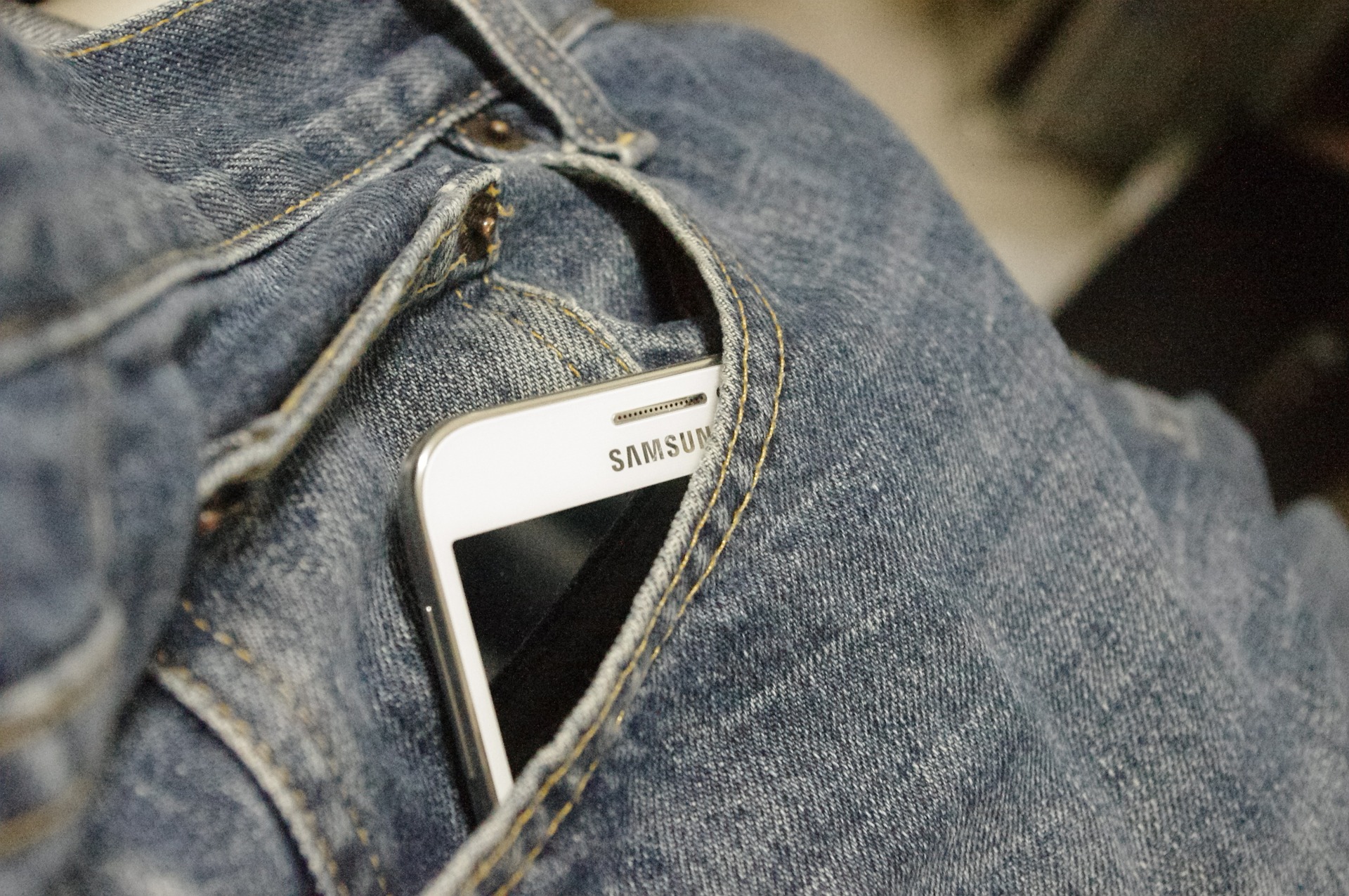 Galaxy A90 deve ter câmera retrátil; Samsung confirma tela sem notch