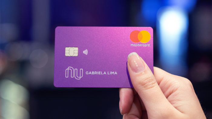 Nubank lança cartão de crédito sem anuidade na Colômbia