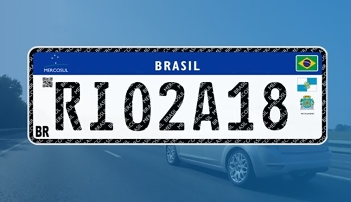 Novo padrão de placas de carro começa a ser usado no Brasil