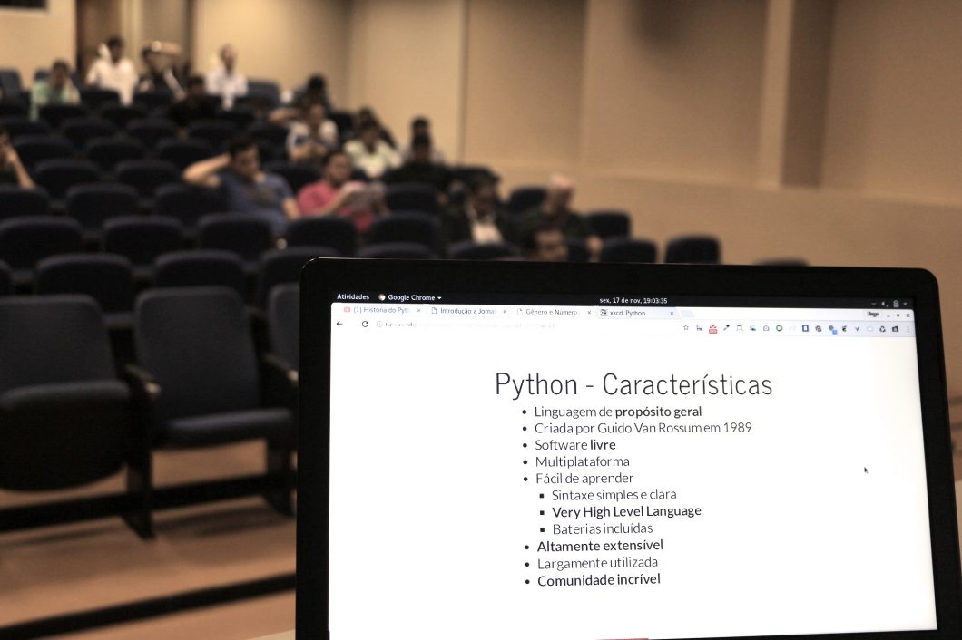 Cursos em tecnologia pagos e gratuitos oferecem aulas sobre programação, análise de dados e mais (Imagem: turicas/Flickr)