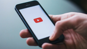 YouTube vai exibir anúncios na vertical em smartphones