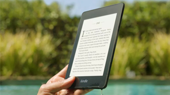 O Kindle Paperwhite está mais leve, fino e é à prova d’água