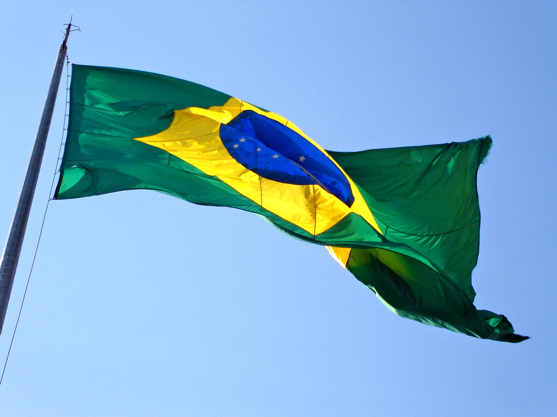 Após falha no MTE, dados de 9 milhões de brasileiros são liberados de graça