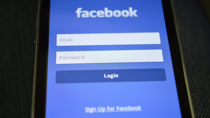 Mulher é condenada após se passar pelo ex-marido no Facebook