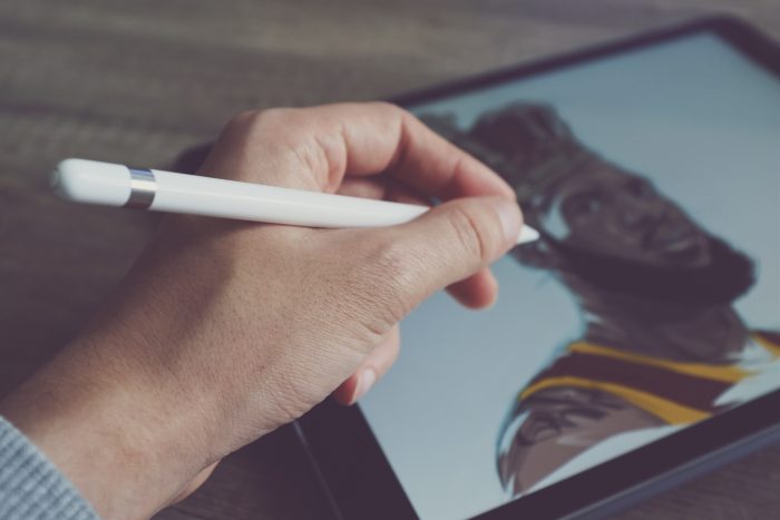 Qual Apple Pencil é compatível com as diferentes gerações do iPad Pro?