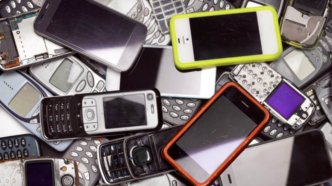 E-waste / Smartphones / obsolescência programada