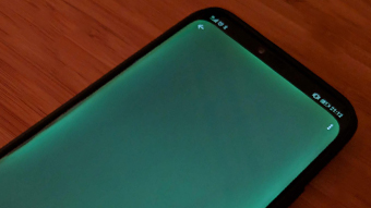 Huawei Mate 20 Pro apresenta vazamento de luz verde na tela curva
