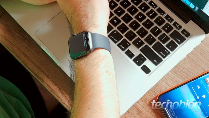 Apple Watch deve vir em cerâmica e titânio este ano, revela watchOS 6