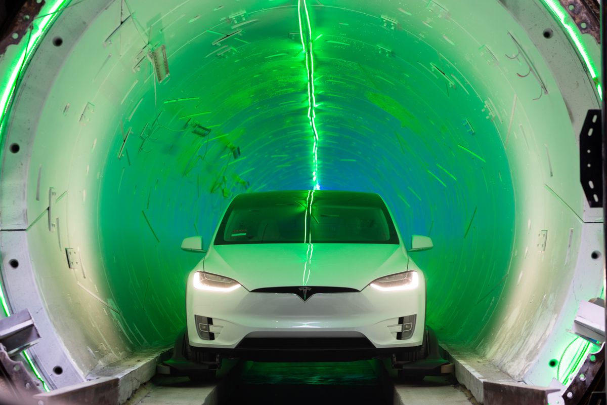 Elon Musk demonstra primeiro túnel de testes da Boring Company para carros