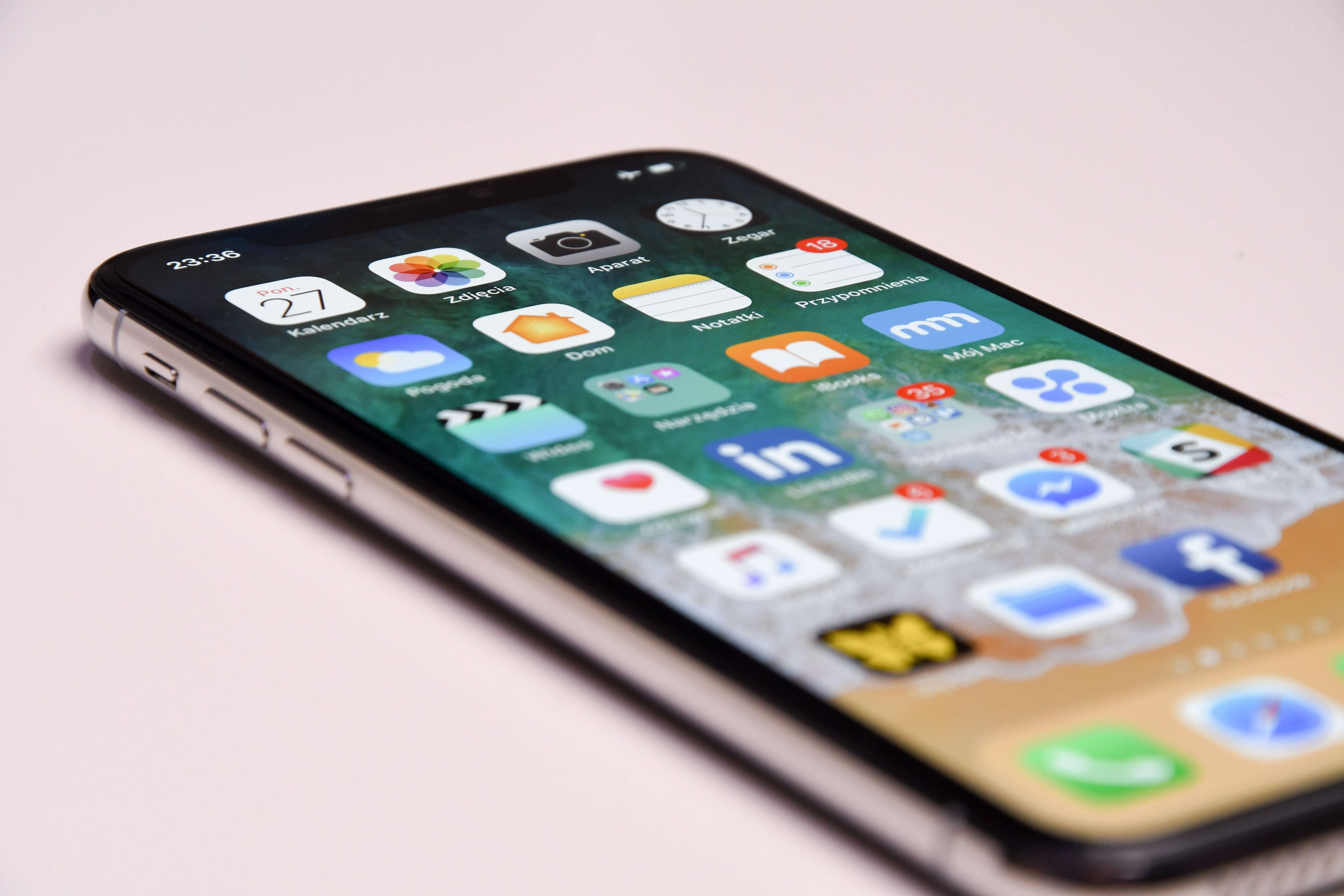 Homem se declara culpado por fazer Apple trocar 1.493 iPhones falsos