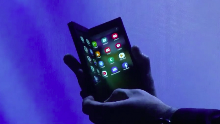 Samsung pretende lançar seu celular dobrável até junho