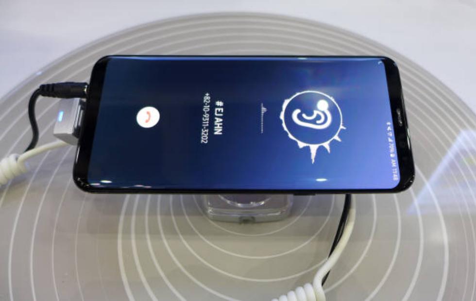 Samsung prepara tela que emite som e deve lançá-la em janeiro