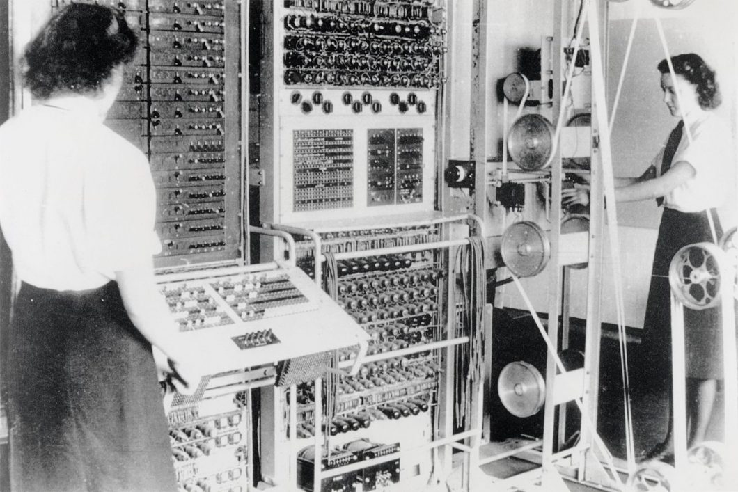 O Colossus de Alan turing em funcinamento / quem inventou o computador