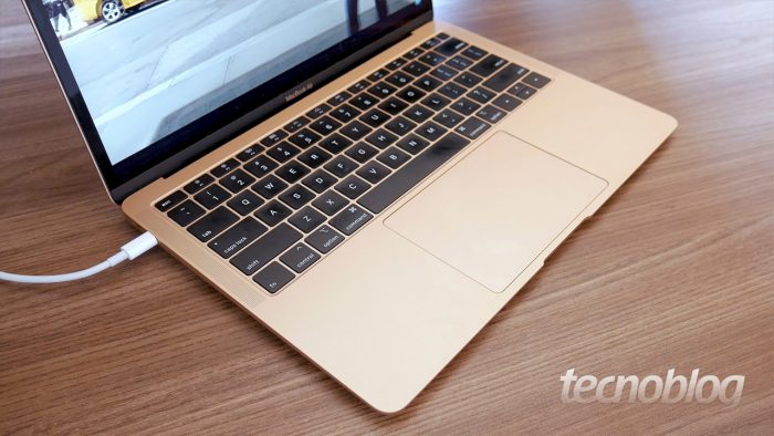 Apple se desculpa por teclados de MacBook vulneráveis a poeira