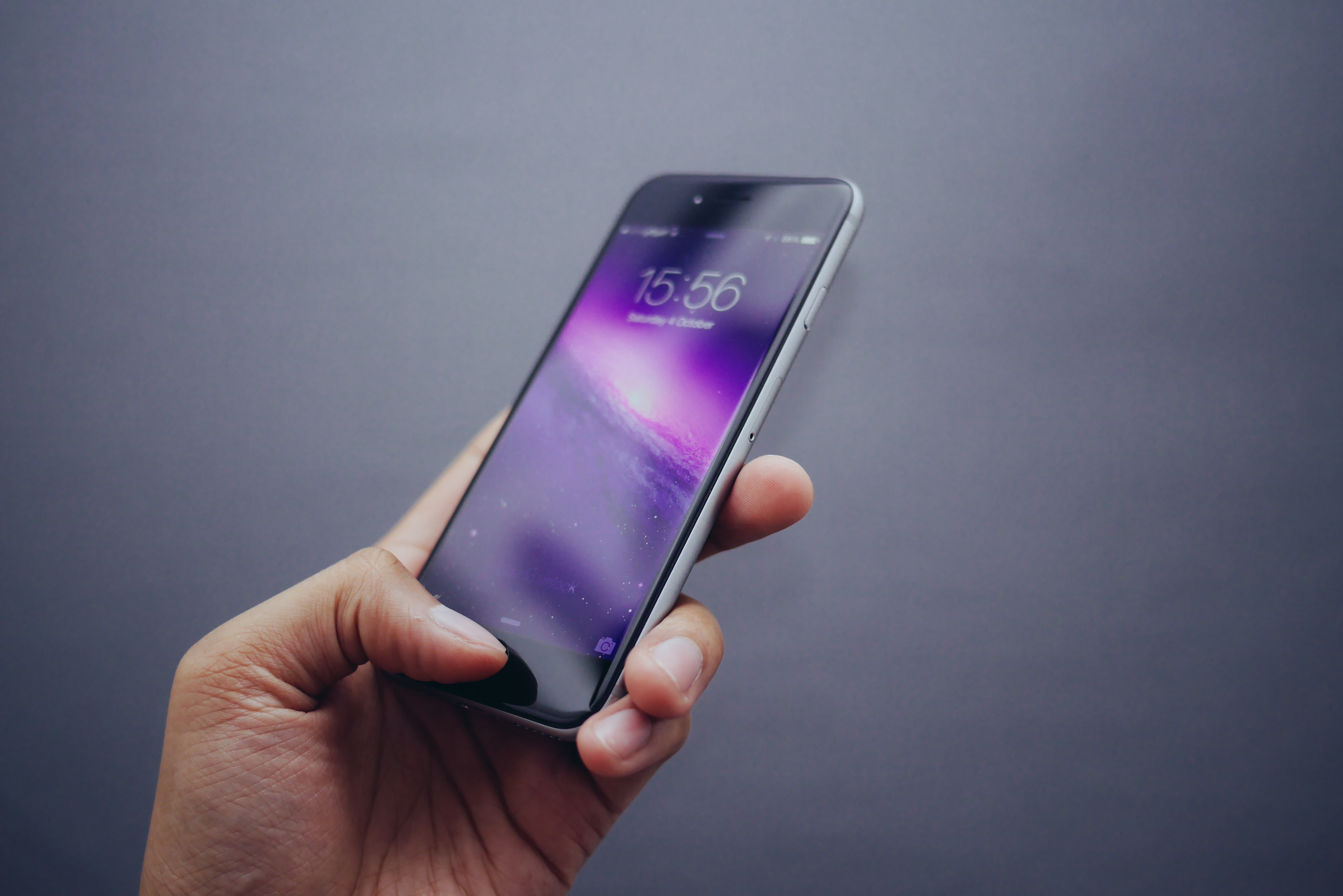 Apple prepara iPhones com leitor de digitais sob a tela e Face ID para 2020