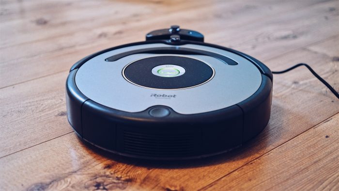 cleaners-cord-device / Pexels / Roomba