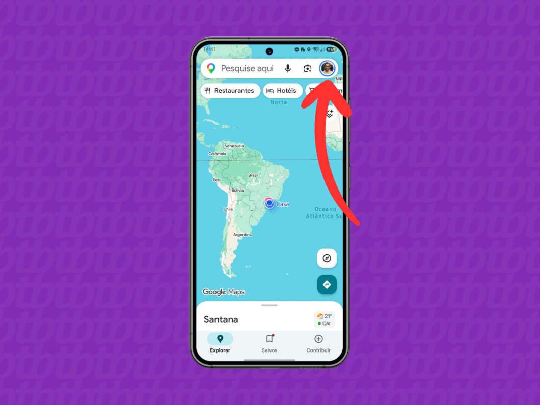 Menu do Google Maps aberto em um celular Android, com a seta apontando para acessar opções do aplicativo