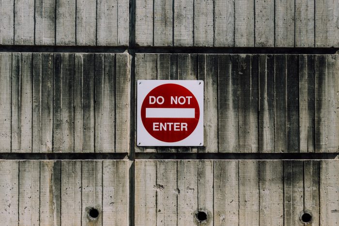 Do Not Enter / Kyle Glenn / Unsplash