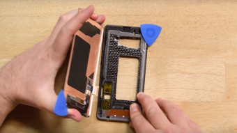 Desmanche do Galaxy S10 mostra como é o leitor de digitais embaixo da tela