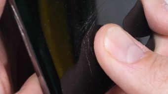 Leitor de digitais do Galaxy S10 aguenta arranhões, mas não rachaduras na tela