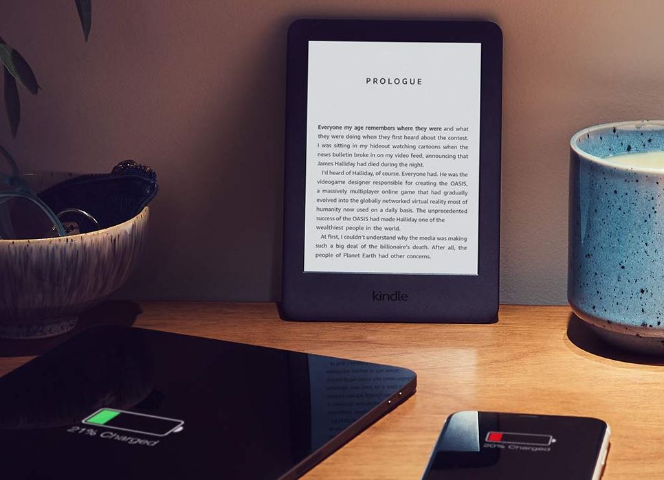 Amazon lança nova geração do Kindle mais simples, agora com luz na tela