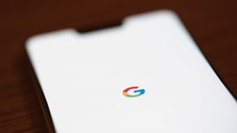 Google planeja celular dobrável para 2021, segundo documento