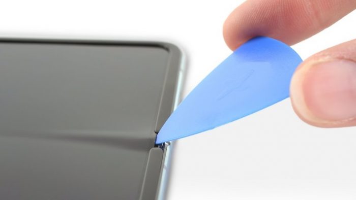 Desmonte mostra como Samsung Galaxy Fold é “assustadoramente frágil”