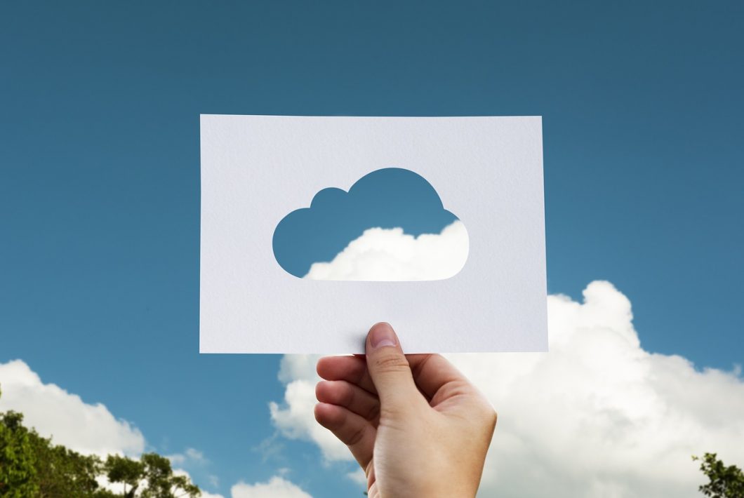 rawpixel / nuvem de papel / Pixabay / como compartilhar arquivos no OneDrive