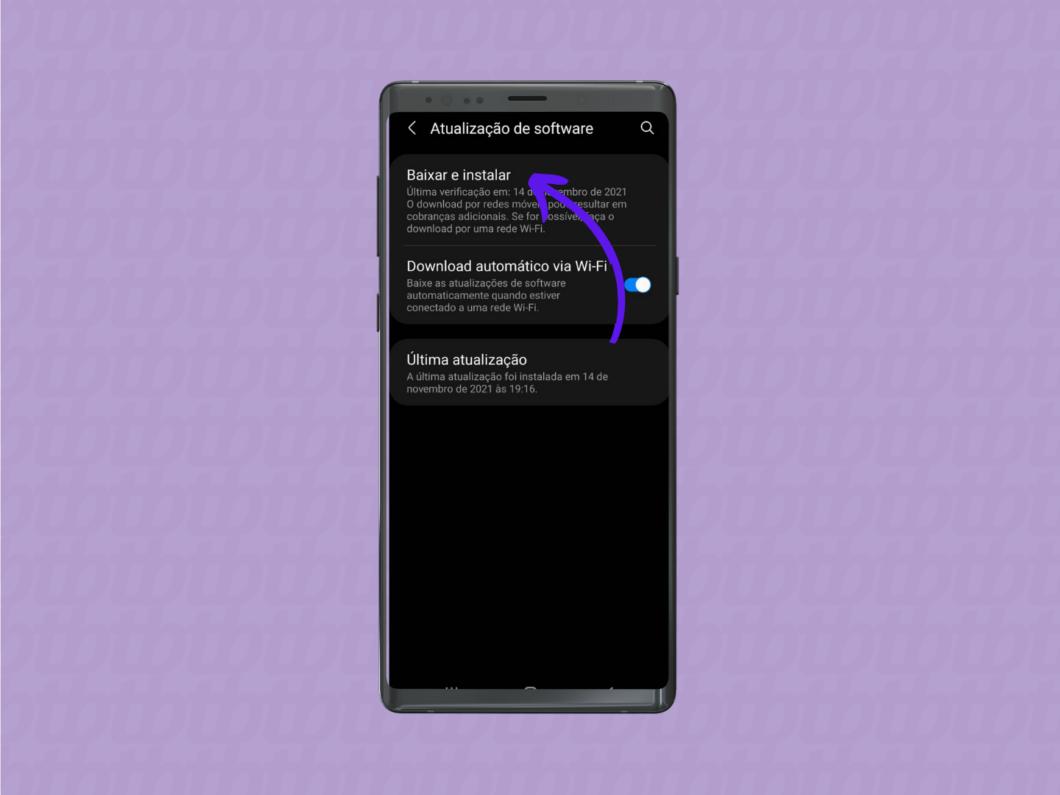 Seta indicando "Baixar e instalar" ao acessar as configurações de atualização do Android.