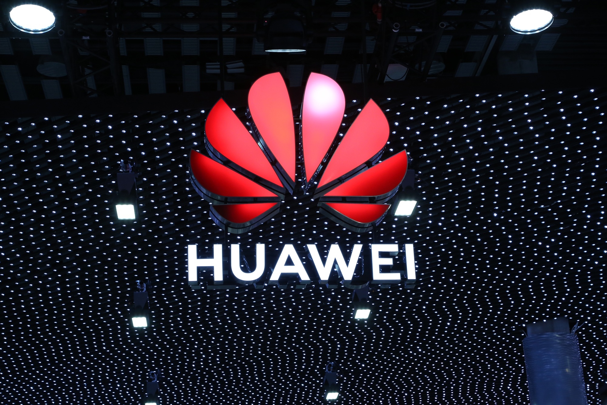 Receita da Huawei cresce 23% no semestre apesar de sanções dos EUA