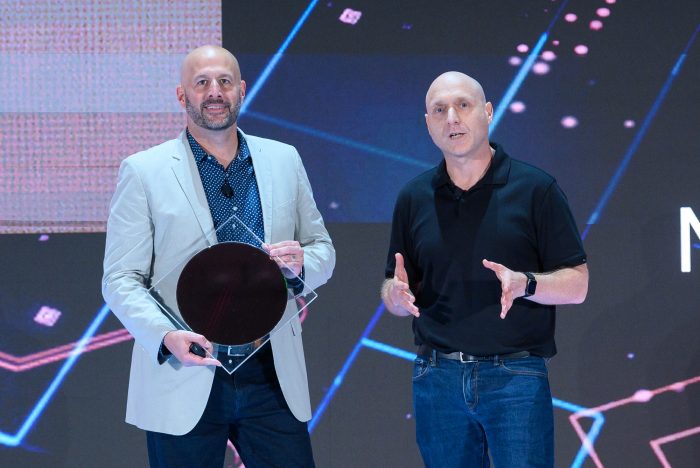 Wafer da décima geração de chips Intel Core (Foto: Intel)