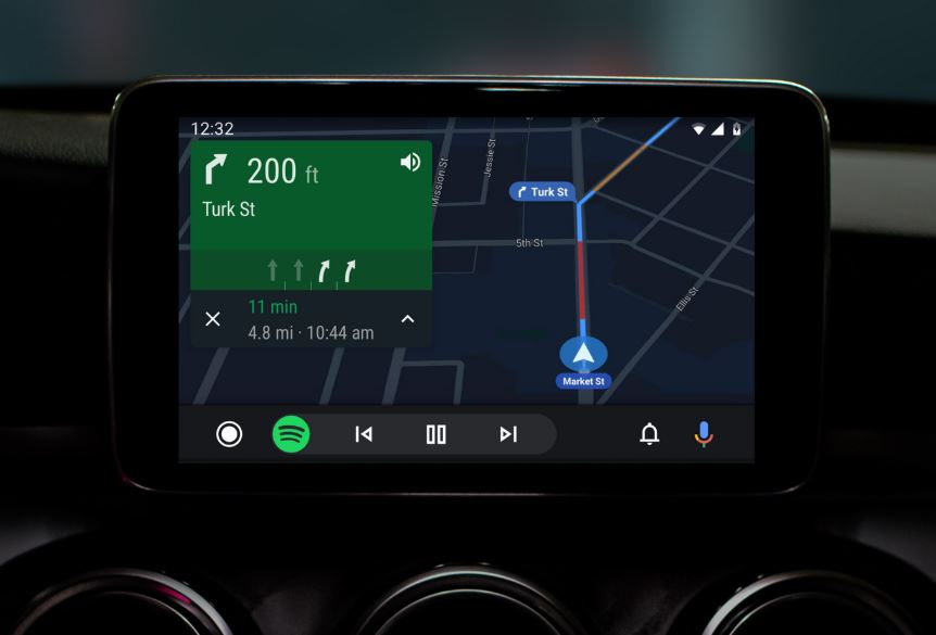 Google lança atualização do Android Auto com foco em comandos de voz