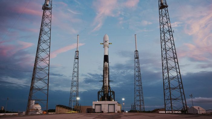 SpaceX, de Elon Musk, lança 60 satélites Starlink de internet espacial