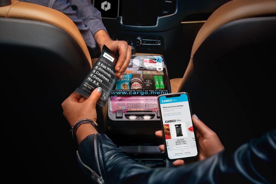 Parceria entre Uber e Cargo permitirá que motoristas vendam produtos
