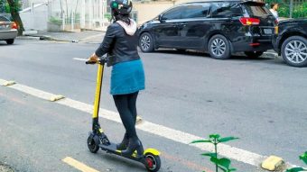 Yellow volta com patinetes em SP; prefeitura cobra R$ 915 mil de multa