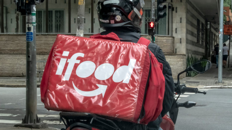 Motoboy de operadora logística do iFood tem vínculo empregatício, diz Justiça