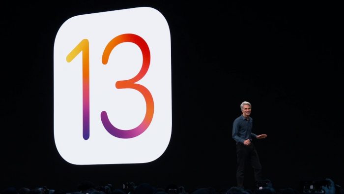 iOS 13 sendo apresentado durante a WWDC 2019