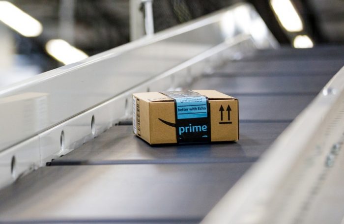 Amazon sugere que clientes limpem embalagens antes de abri-las
