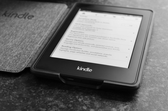 Veja como publicar um livro na Amazon para que pessoas encontrem pelo Kindle