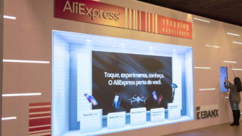 AliExpress expõe celulares da Xiaomi em loja física no Brasil