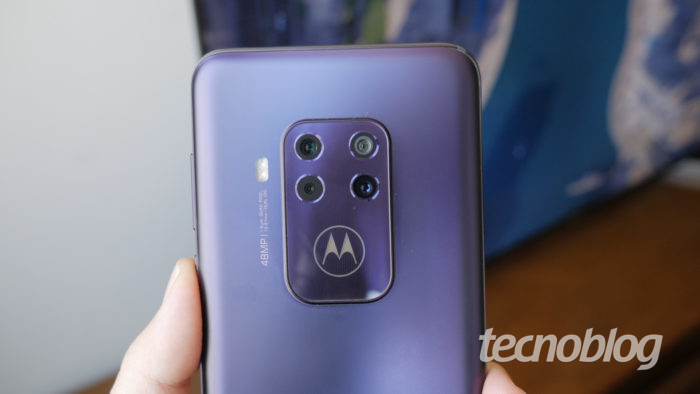Motorola One Zoom é atualizado para Android 10 no Brasil