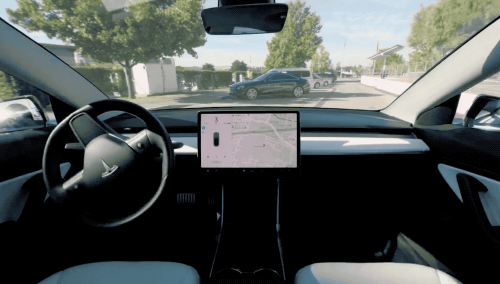 Tesla atualiza software de carros com YouTube, Netflix, Spotify e mais